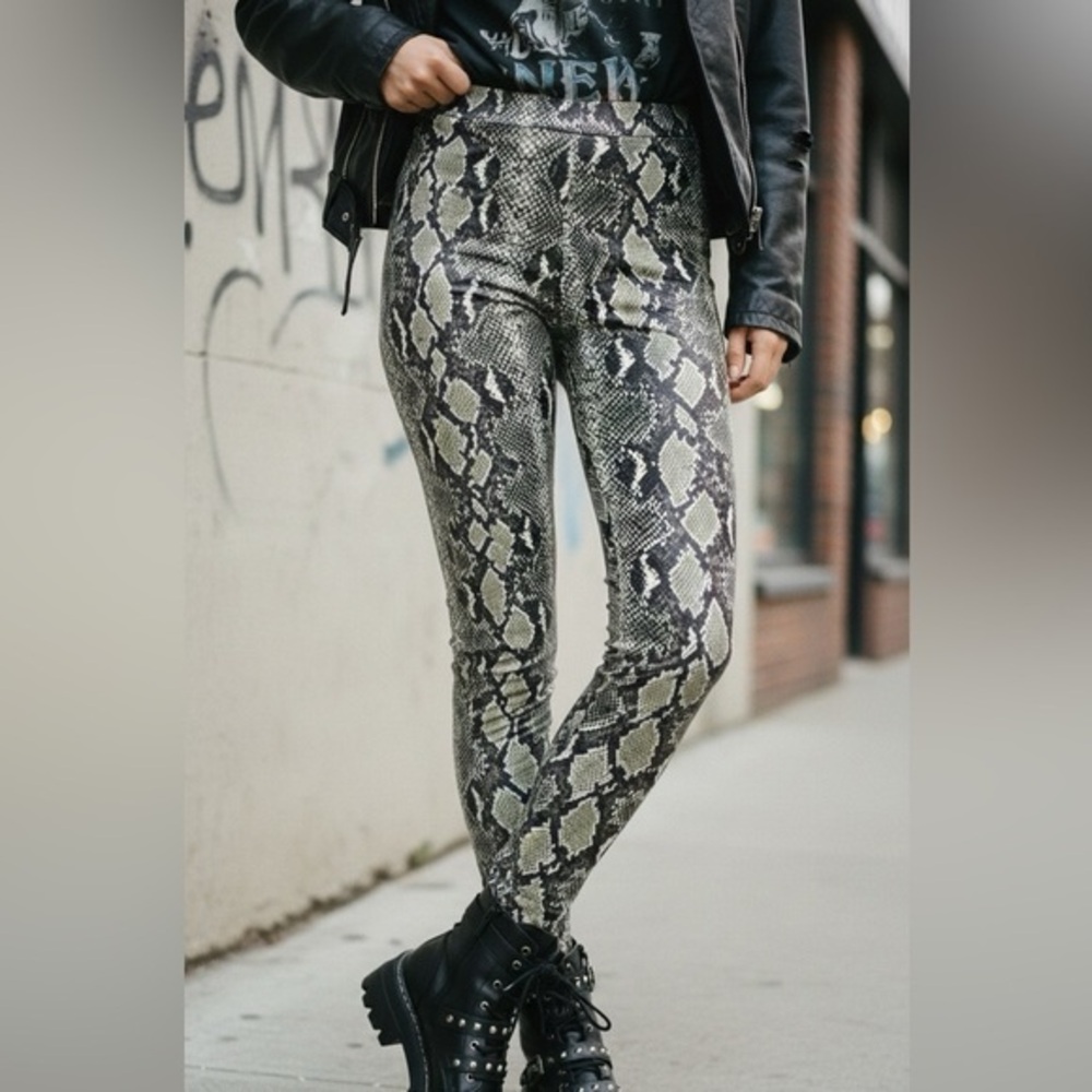 COMMANDO Faux Leather Perfect Control High Waisted Snake Print Leggings Size M